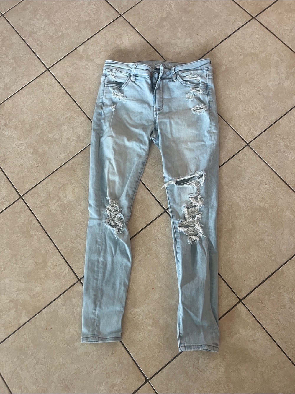American Eagle Outfitters Light Wash Ripped Skinny Jeans